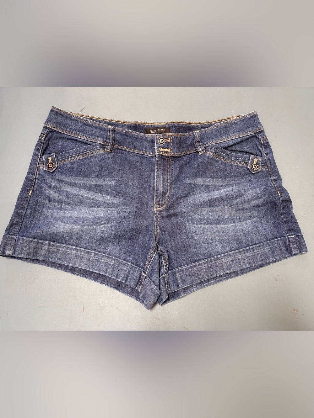 White House Black Market WHBM Blue Denim Shorts Women’s Size 14